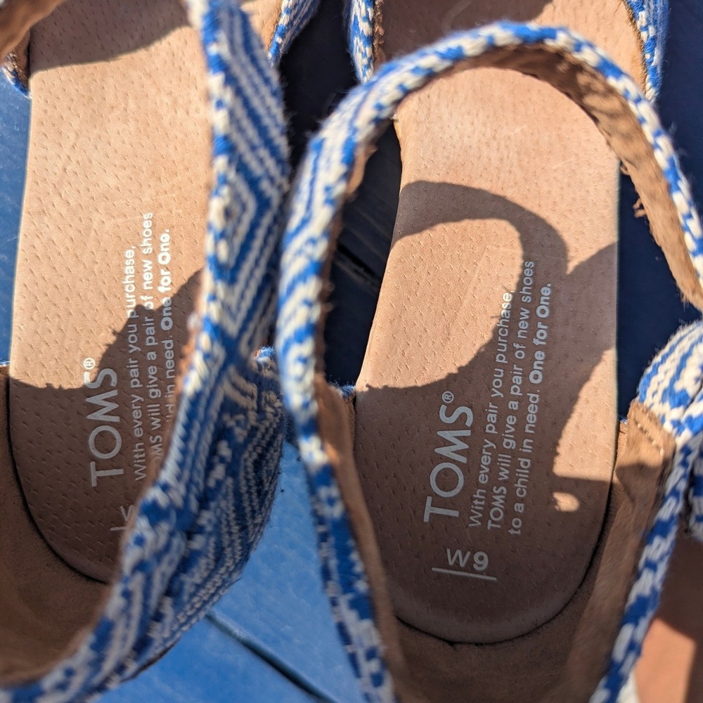 TOMS Blue White Woven Cork Wedge Sandals Women Size 9 Boho Summer - Picture 4 of 8